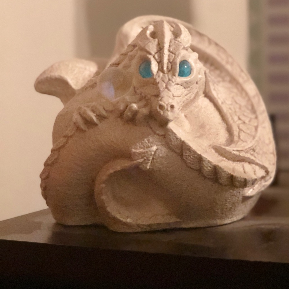 GORGEOUS dragon candle holder!